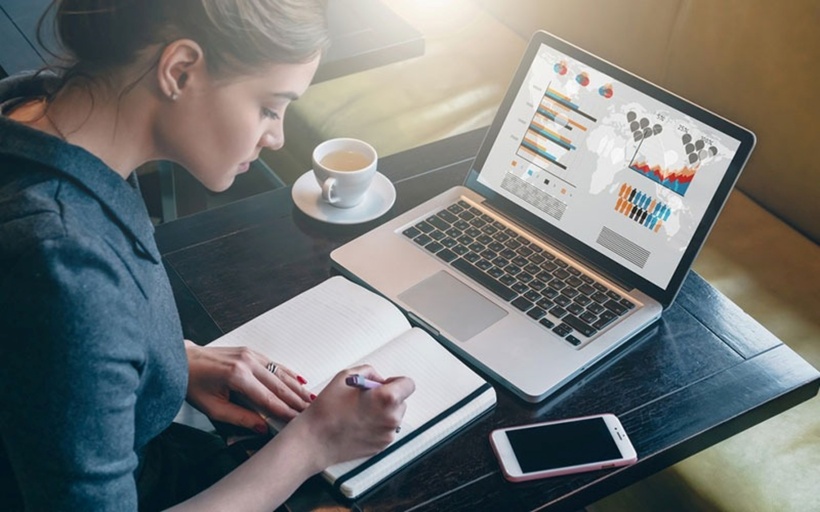 Kinh doanh online rất thích hợp với những người yêu thích sự tự do, thoải mái. Ảnh minh họa.