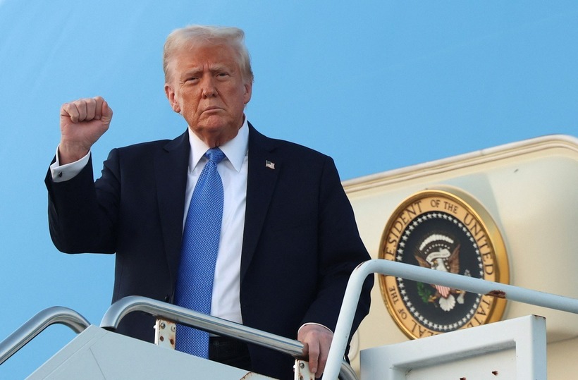 Ông Trump tuyên bố sẽ tước quyền tiếp cận tin mật của cựu tổng thống Biden. Ảnh: Reuters.