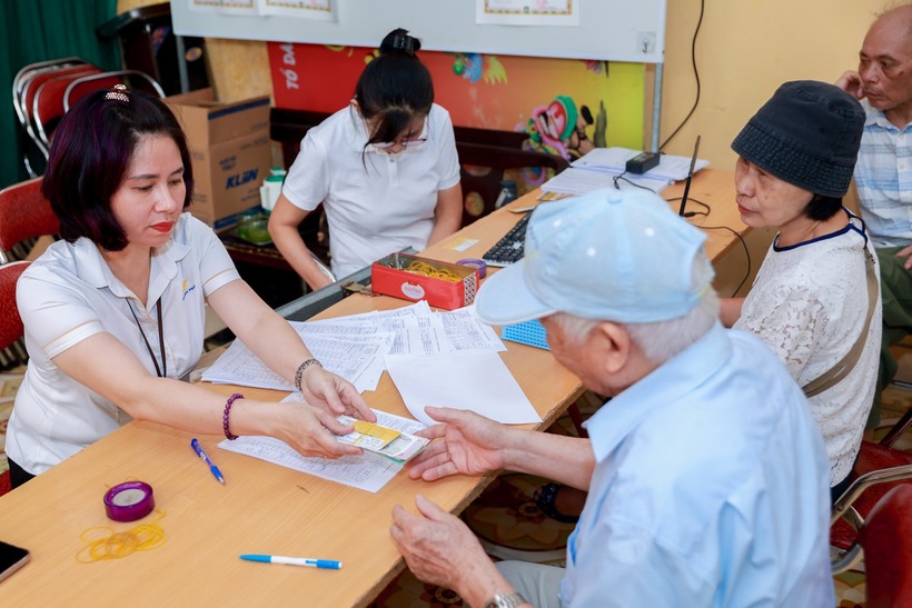 Người lao động 60 tuổi chưa đủ điều kiện hưởng lương hưu, hưởng trợ cấp hưu trí xã hội, nếu không hưởng BHXH một lần và không bảo lưu thì được hưởng trợ cấp hằng tháng. Ảnh minh họa