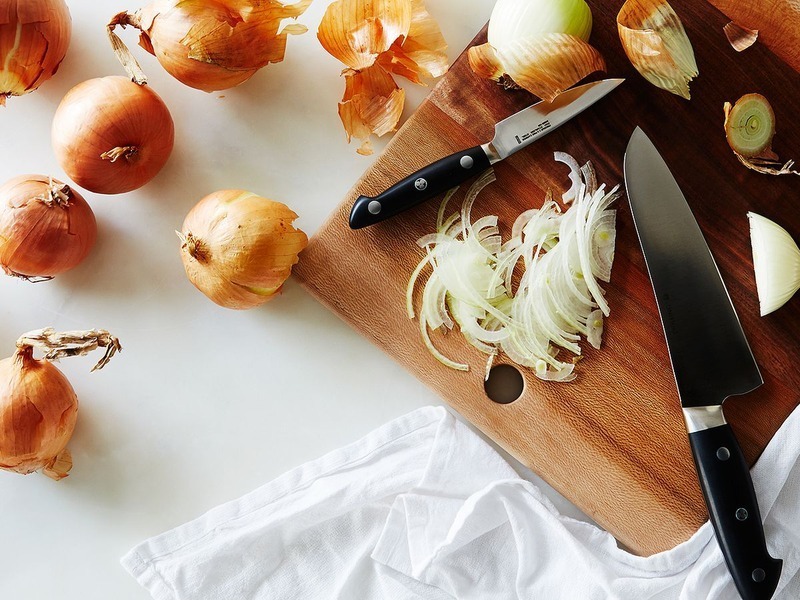 Hành tây được ví như một "chiến binh" chống viêm tự nhiên nhờ vào hàm lượng cao quercetin và các hợp chất sulfur.