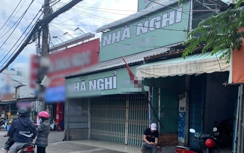 Nhà nghỉ nơi xảy ra vụ án mạng. Theo znews