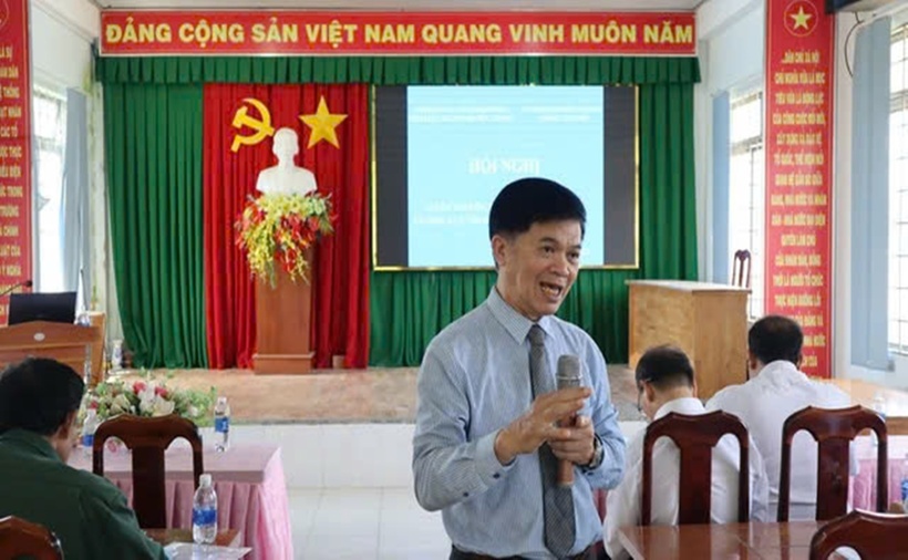 Hội viên Hội Luật gia tỉnh Lâm Đồng tuyên truyền giáo dục pháp luật tại xã Tà Năng, huyện Đức Trọng.
