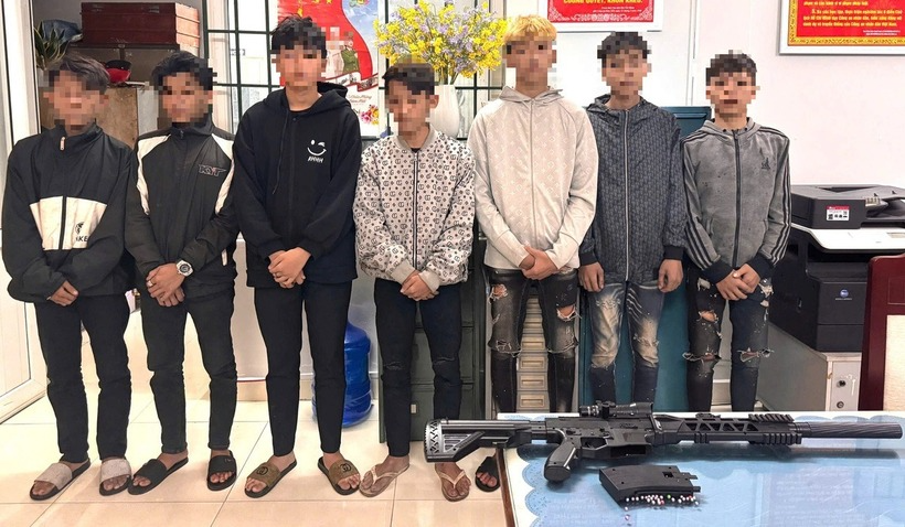 Nhóm đối tượng liên quan vụ việc. Ảnh: Tuổi Trẻ