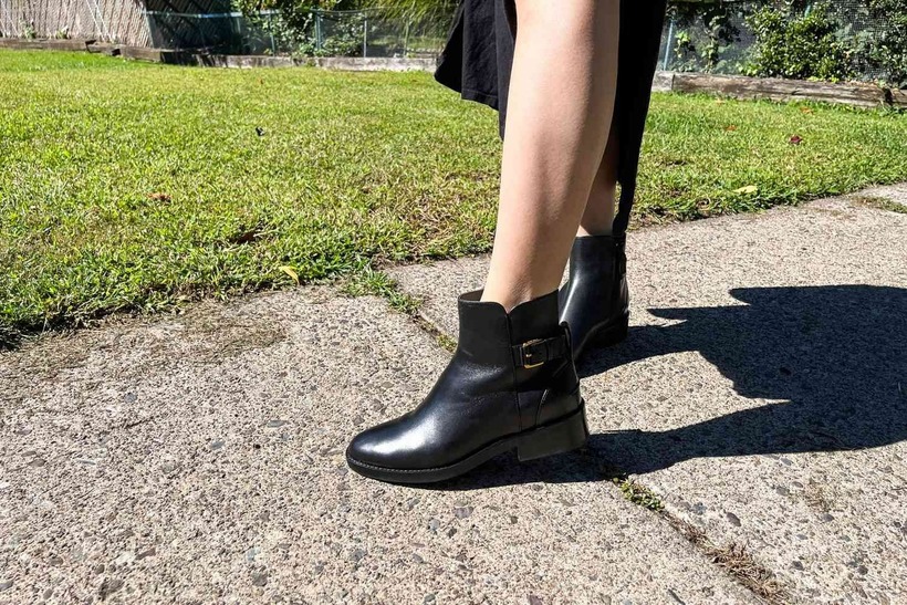 Lựa chọn hoàn hảo cho những nàng 1m50 là những đôi boots cao dưới đầu gối.