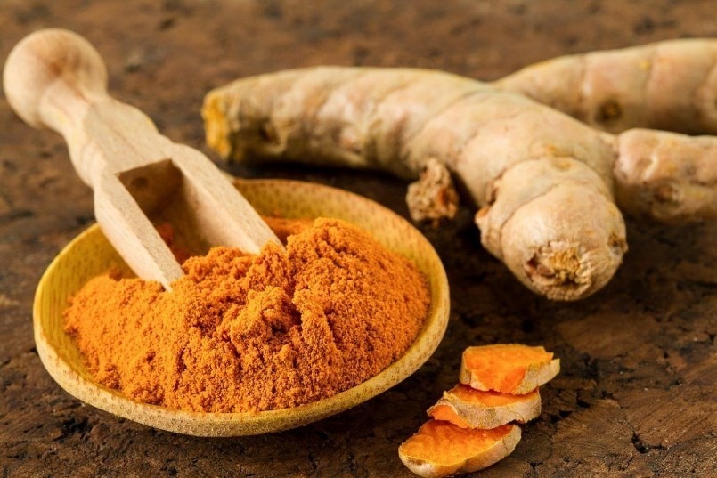 Nghệ còn có thể giúp cải thiện hệ vi sinh vật đường ruột, tăng cường sức khỏe đường ruột và củng cố hệ miễn dịch, tạo nên một hệ tiêu hóa khỏe mạnh và cân bằng.