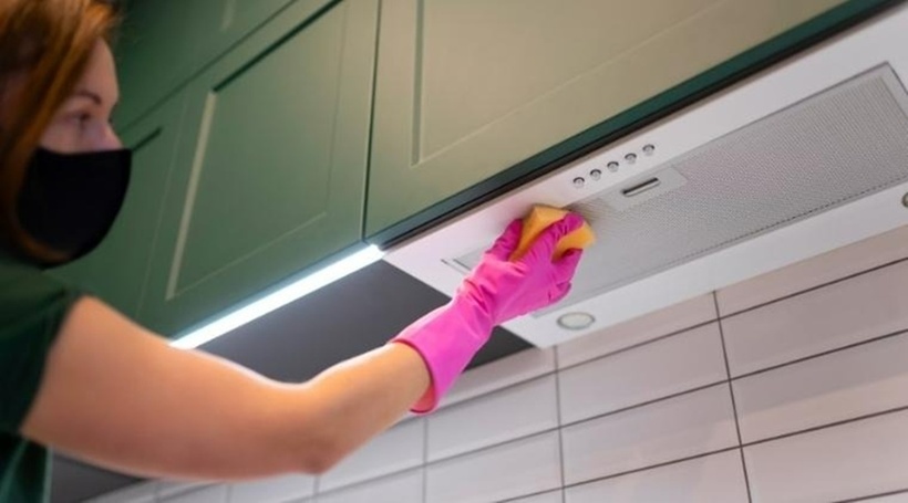 Dùng khăn khô lau lại một lần nữa để máy hoàn toàn khô ráo trước khi sử dụng.