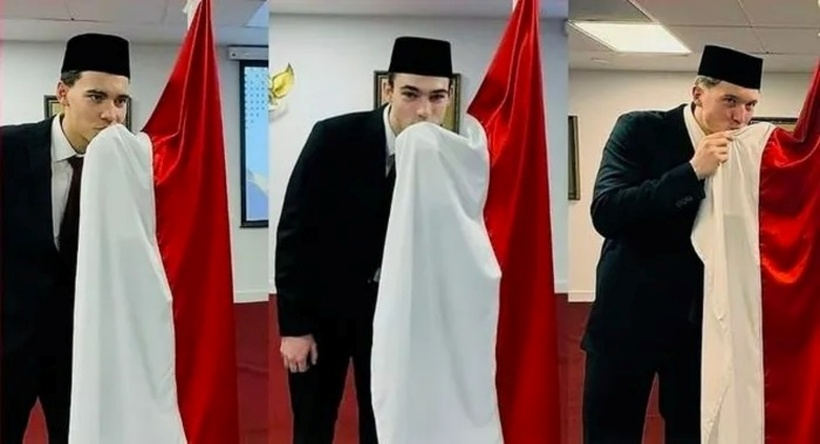 Ole Romeny, Dion Markx và Tim Geypens tuyên thệ nhập tịch.