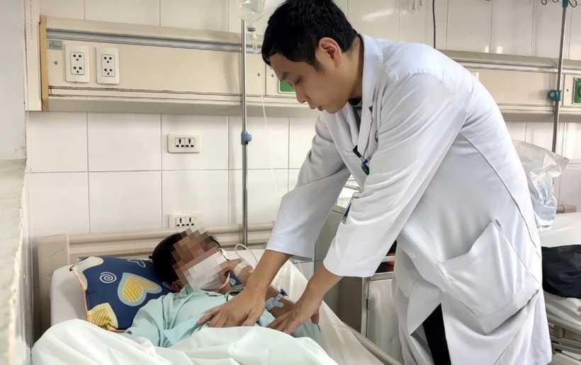 Người bệnh cần thực hiện ca phẫu thuật thứ hai sau khoảng 6 tháng để đóng lại hậu môn nhân tạo. Ảnh: Pháp Luật TP.HCM