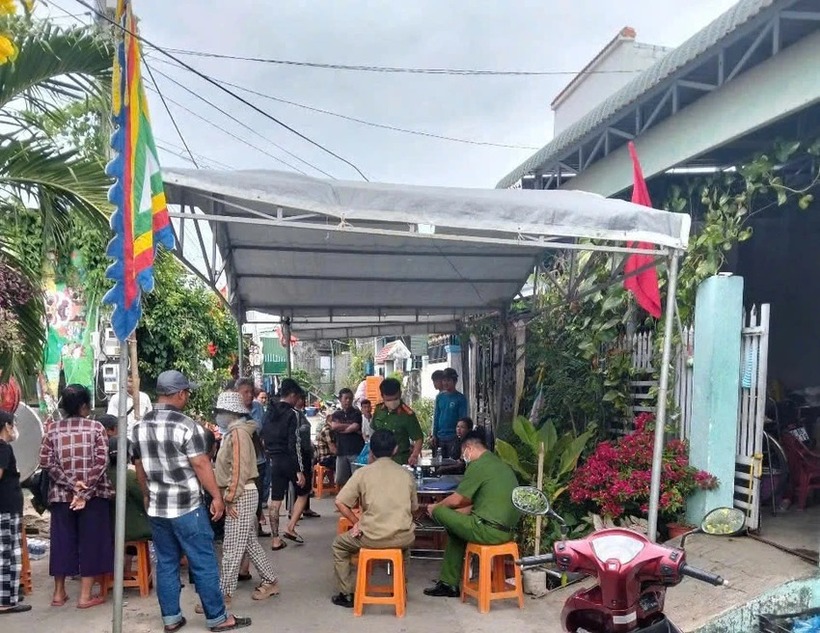 Gia đình đã đưa thi thể em D về lo hậu sự. (Ảnh: PLO)
