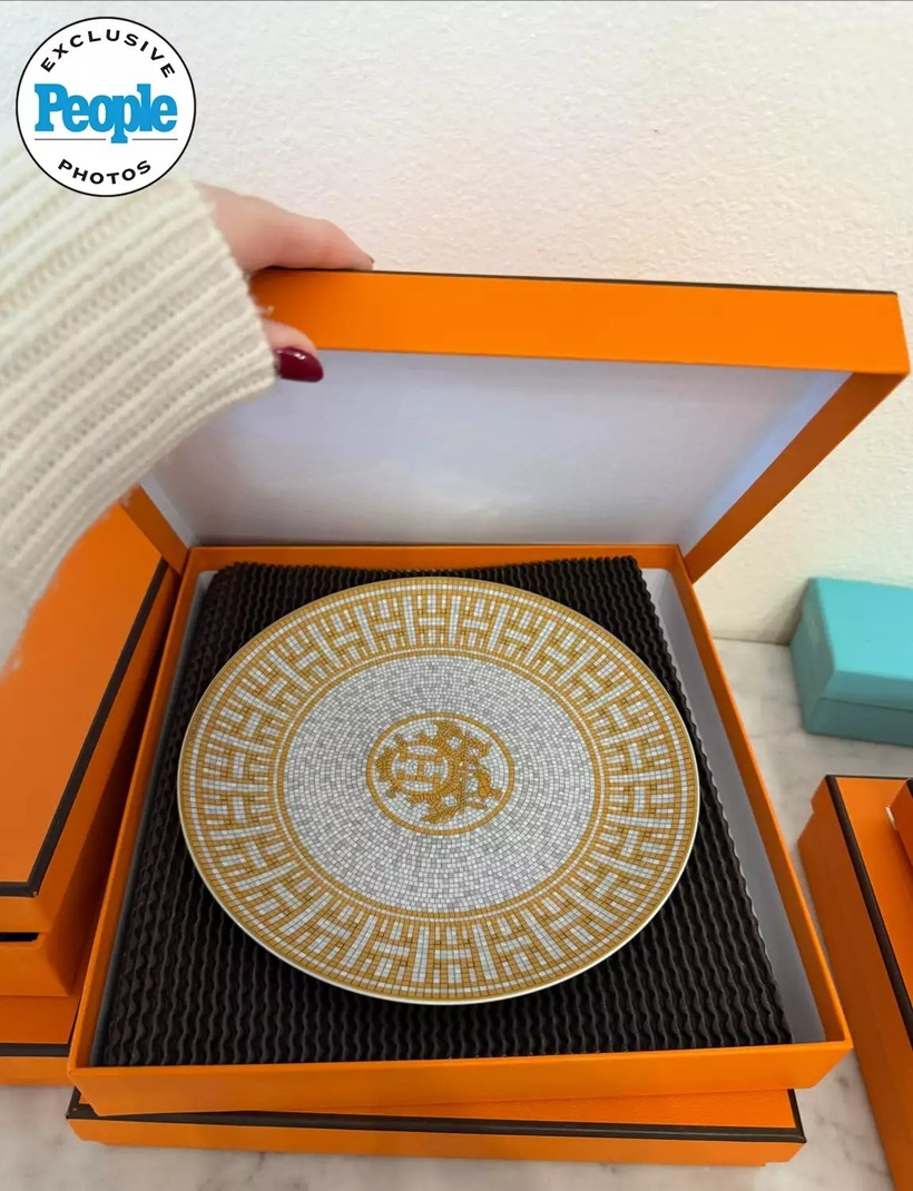 Chiếc đĩa thuộc thương hiệu nổi tiếng đắt đỏ. Ảnh: People.