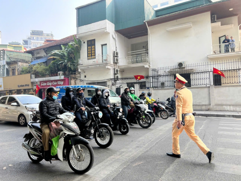 Từ 2025, người tham gia giao thông phải có đủ 6 loại giấy tờ này nếu không sẽ bị xử lý theo quy định. Ảnh minh hoạ