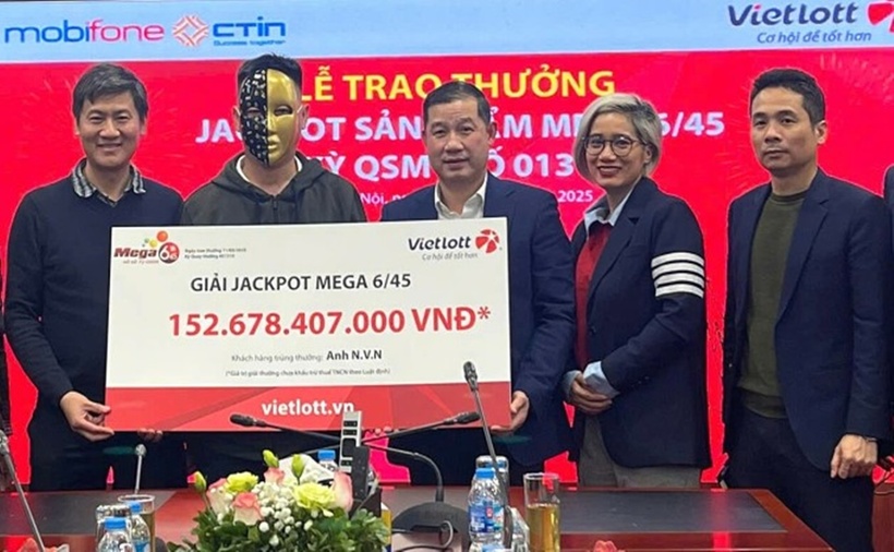 Anh N.V.N. - một thuê bao MobiFone đến từ TP.HCM đã nhận giải Jackpot trị giá hơn 152 tỷ đồng. (Ảnh: Vietlott)