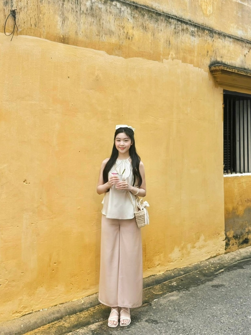 Những màu sắc nhẹ nhàng như trắng, pastel được Lọ Lem yêu thích. Lọ Lem từng tiết lộ thích phong cách thời trang tiểu thư và những gam màu tươi sáng. Thỉnh thoảng, Lọ Lem cũng sử dụng hàng hiệu với những chiếc túi đắt đỏ.