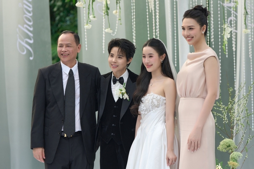 Cận cảnh lễ cưới đẹp như cổ tích của Vũ Cát Tường và Bí Đỏ: Chú rể xúc động không kìm được nước mắt - 12