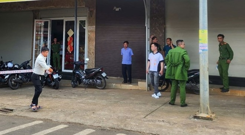 Công an phong tỏa hiện trường. Ảnh: Vietnamnet
