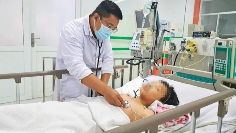 Một trường hợp bị đuối nước được điều trị tại Bệnh viện Nhi đồng 2. Ảnh: VietNamNet