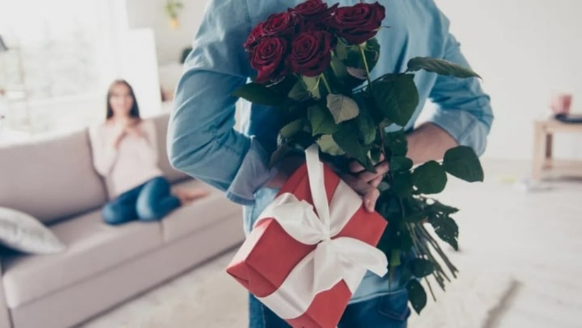 Valentine là dịp mà các cặp đôi thể hiện tình yêu của mình thông qua những món quà tặng, lời chúc ngọt ngào và những khoảnh khắc ý nghĩa cùng nhau. Ảnh minh họa.