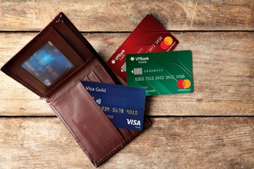 Khi bạn nộp tiền vào thẻ ATM của chính mình, dù là tại quầy giao dịch hay cây ATM, bạn sẽ không phải trả bất kỳ khoản phí nào. Ảnh minh họa.