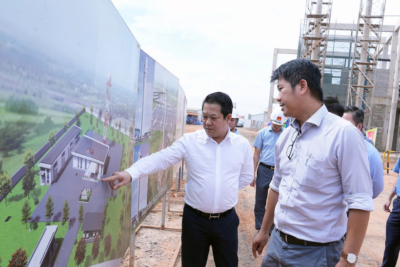 Ông Lê Hoàng Minh, Chủ tịch Hội đồng thành viên Tổng công ty Quản lý bay Việt Nam thăm và kiểm tra tiến độ thi công Dự án Thành phần 2 "Các công trình phục vụ quản lý bay" tại Cảng Hàng không Quốc tế Long Thành