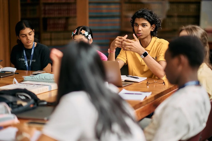 Chuyên gia mạng và hệ thống có nhiệm vụ xây dựng, cấu hình, duy trì mạng máy tính, hệ thống thông tin.