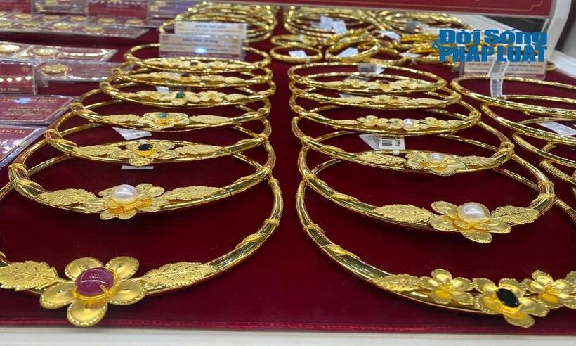 Giá vàng biến động mạnh trong thời gian qua khiến thị trường bất động sản có nhiều thay đổi.