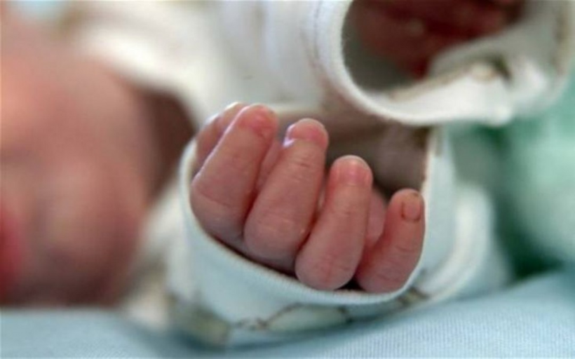 Điều tra vụ bé gái 5 tháng tuổi tử vong bất thường sau khi gửi cô trông trẻ thuê. Ảnh minh họa