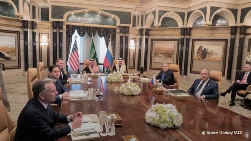 Phái đoàn Nga - Mỹ tham gia đàm phán ở Saudi Arabia. Ảnh: TASS