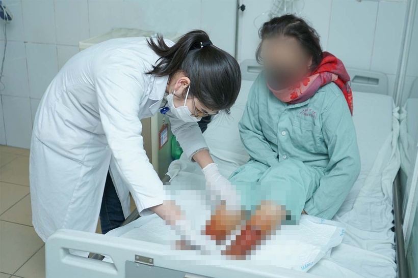 Viêm da tiếp xúc dị ứng không chỉ gây đau rát, khó chịu, mà nếu không được xử lý đúng cách, tổn thương có thể lan rộng. Ảnh: BVCC