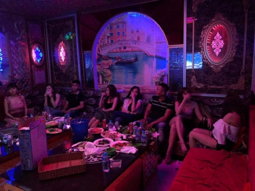 Công an kiểm tra nhà hàng ANN. Ảnh: Công an TP.HCM