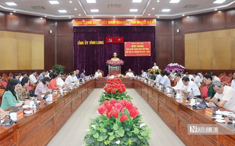 Tỉnh Vĩnh Long tổ chức Hội nghị Ban Chấp hành Đảng bộ tỉnh lần thứ 22 (khóa XI) để cho ý kiến về Đề án sắp xếp, tinh gọn tổ chức bộ máy khối chính quyền trên địa bàn tỉnh và lộ trình thực hiện trong thời gian tới. (Ảnh: Song Ngọc)