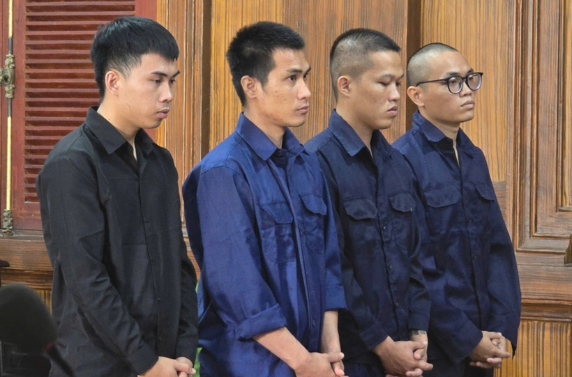 Các bị cáo tại phiên xét xử phúc thẩm. Ảnh: Dân Trí