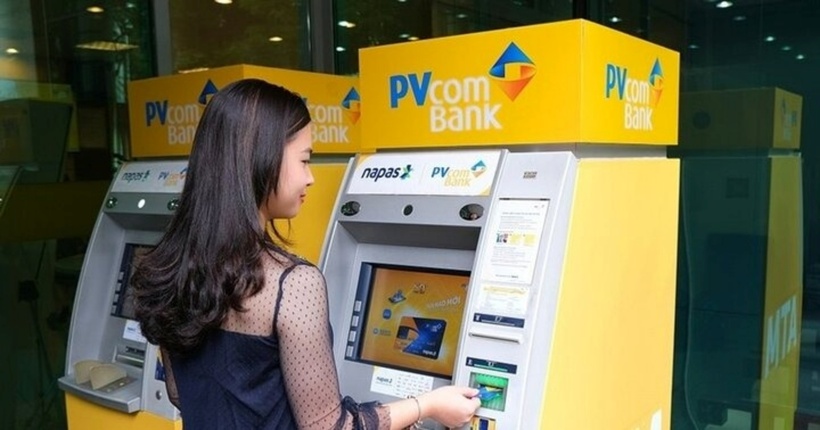 Ngoài hệ thống cây của ATM PVcomBank, thẻ PVcomBank có thể rút được tiền tại các cây ATM của ngân hàng trong liên minh thẻ NAPAS. Ảnh minh họa.