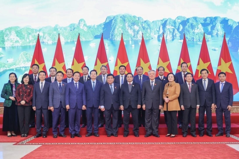 Thủ tướng và các thành viên Chính phủ cùng các đại biểu tại Hội nghị - Ảnh: VGP/Nhật Bắc