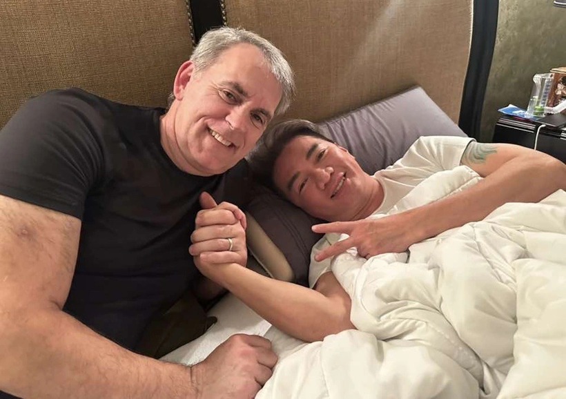 Đàm Vĩnh Hưng kiện ông Gerard Richard Williams sau tai nạn bị thương bàn chân.