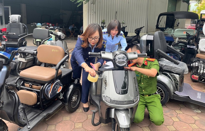 Quy định hiện hành chưa cho phép lưu thông xe 3 bánh chạy điện. (Ảnh: Cục Nghiệp vụ Quản lý thị trường)