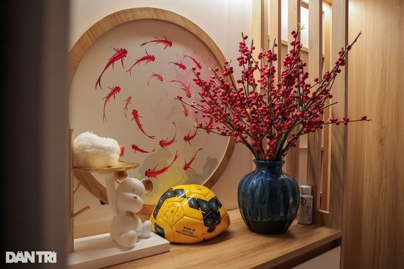 Từng góc trong căn nhà được vợ chồng Trung Ruồi chăm chút cẩn thận. Anh chia sẻ rằng sau một ngày làm việc căng thẳng, khi về nhà, anh luôn thấy bình yên và hạnh phúc.