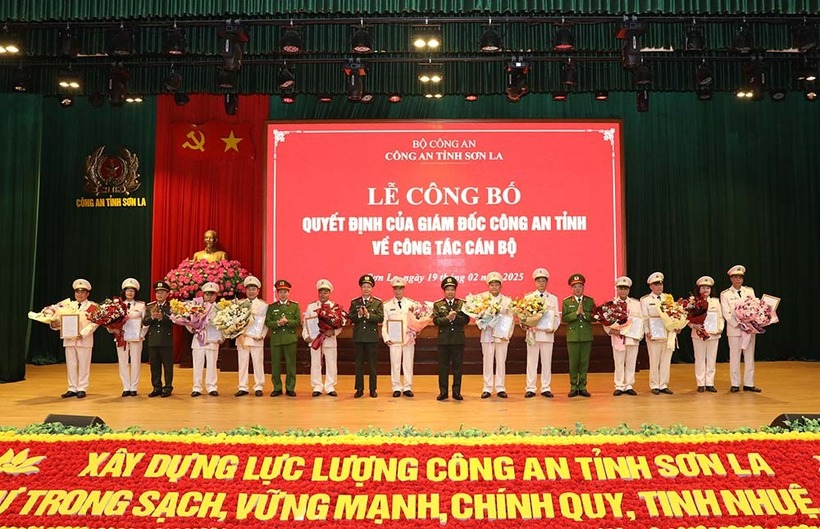 14 cán bộ là Phó Trưởng phòng và tương đương viết đơn xin nghỉ hưu trước thời hạn. (Ảnh: Công an tỉnh Sơn La)