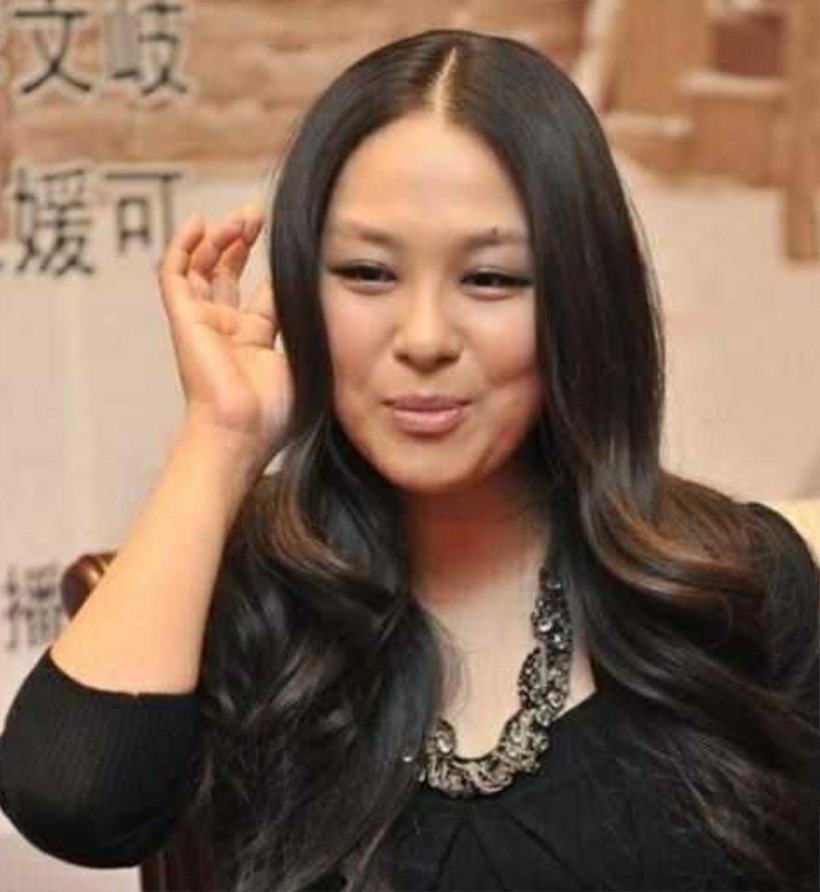 Nhan sắc của Thẩm Ngạo Quân ở tuổi U50 nhận được nhiều sự chú ý. (Ảnh: Weibo).