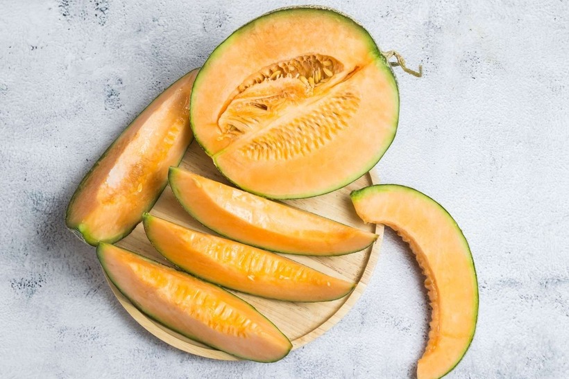 Kali trong dưa lưới giúp duy trì sự cân bằng điện giải trong cơ thể, ngăn ngừa chuột rút cơ.