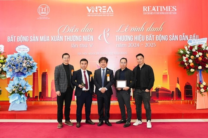 Giải thưởng "Top One thương hiệu dẫn đầu ngành proptech năm 2024" lần này là sự ghi nhận xứng đáng đối với những đóng góp của Meey Group