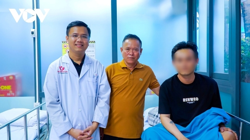 Sau 1 ngày điều trị theo phác đồ chi tiết, bệnh nhân đã ăn cháo được, uống nước bình thường, không còn nói đớ. Ảnh: VOV