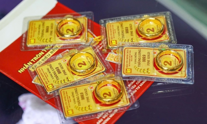 Hôm nay (19/2), thị trường vàng trong nước diễn ra sôi nổi khi giá vàng SJC, và vàng nhẫn đều tăng mạnh cả ở chiều mua vào và bán ra. Ảnh minh họa