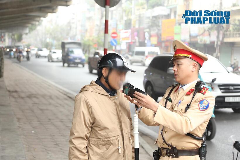 Cả 4 trường hợp vi phạm trong buổi làm việc đều ở mức dưới 0,25mg/l khí thở. Tuy đây là mức thấp nhất nhưng đã thể hiện ý thức tham gia giao thông chưa tốt của người dân