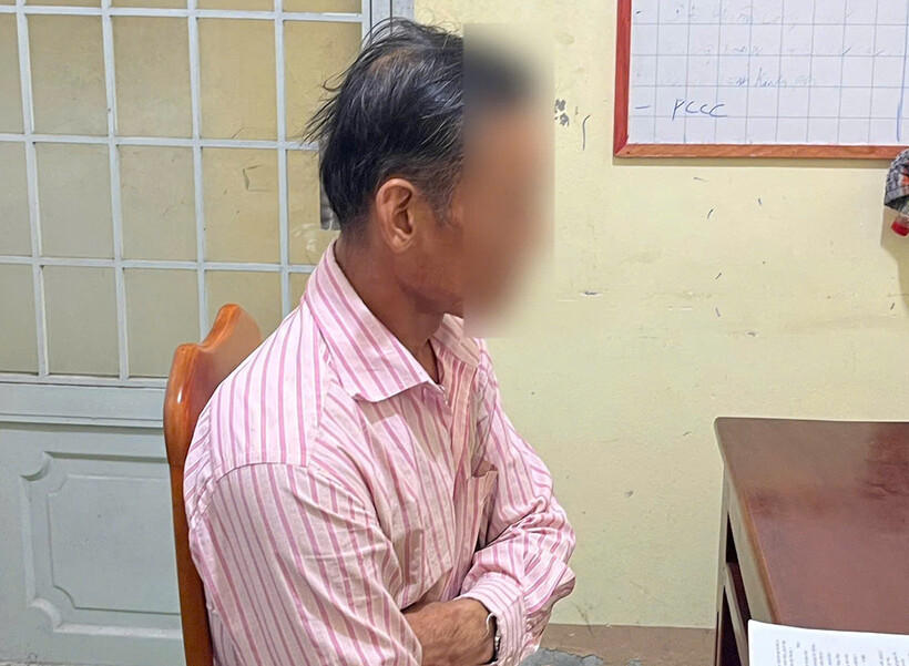 Ông H.T.X tại cơ quan chức năng. (Ảnh: VietnamNet)