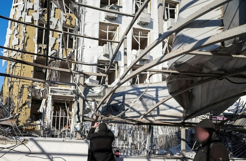 Một phòng khám ở Odesa bị UAV tấn công trúng. Ảnh: Reuters