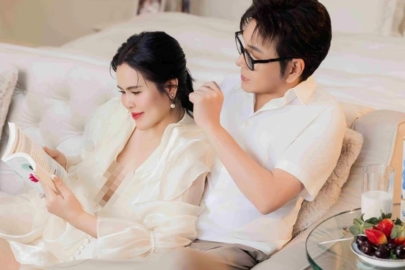 Hoa hậu Quý bà Hòa bình Thế giới 2017 chia sẻ thêm rằng, chưa có kế hoạch làm đám cưới vì còn bận rộn với việc kinh doanh. Cặp đôi đã tổ chức lễ đính hôn trên du thuyền hồi tháng 8/2024.