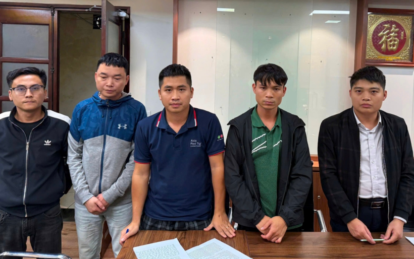 5/6 đối tượng trong vụ án. Ảnh: Dân Việt