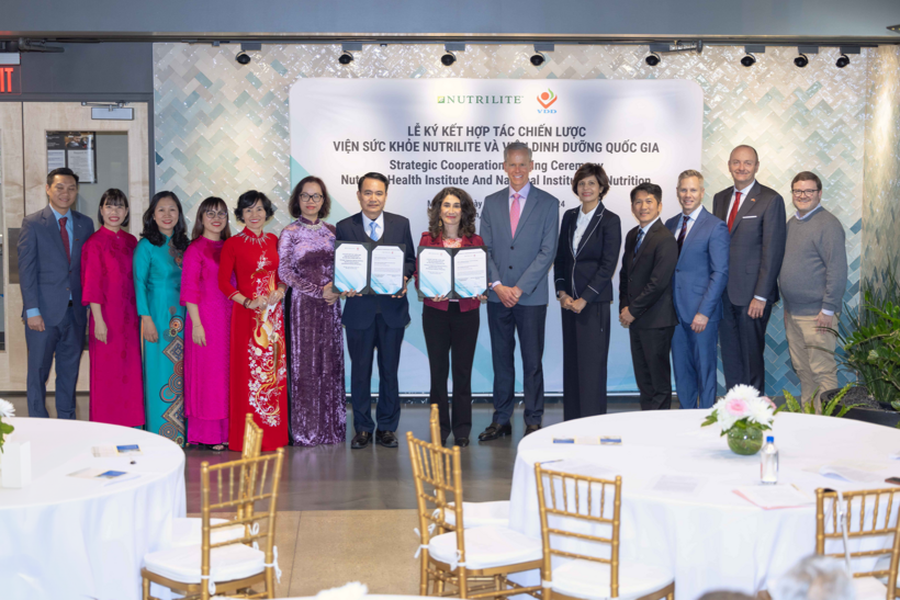 Quang cảnh lễ ký kết.