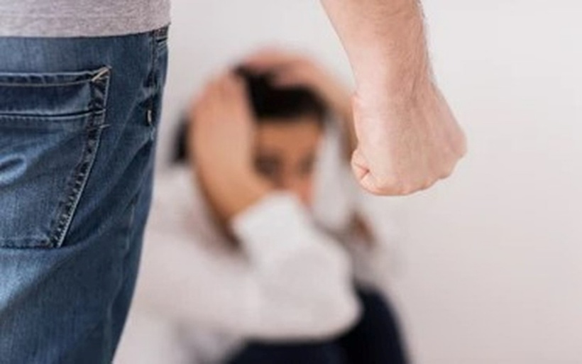 Người đàn ông suýt phải ngồi tù 6 tháng vì tội tống tiền người tình của vợ. Trước đó, người đàn ông này đã bắt quả tang vợ dan díu với người khác. Ảnh minh họa.