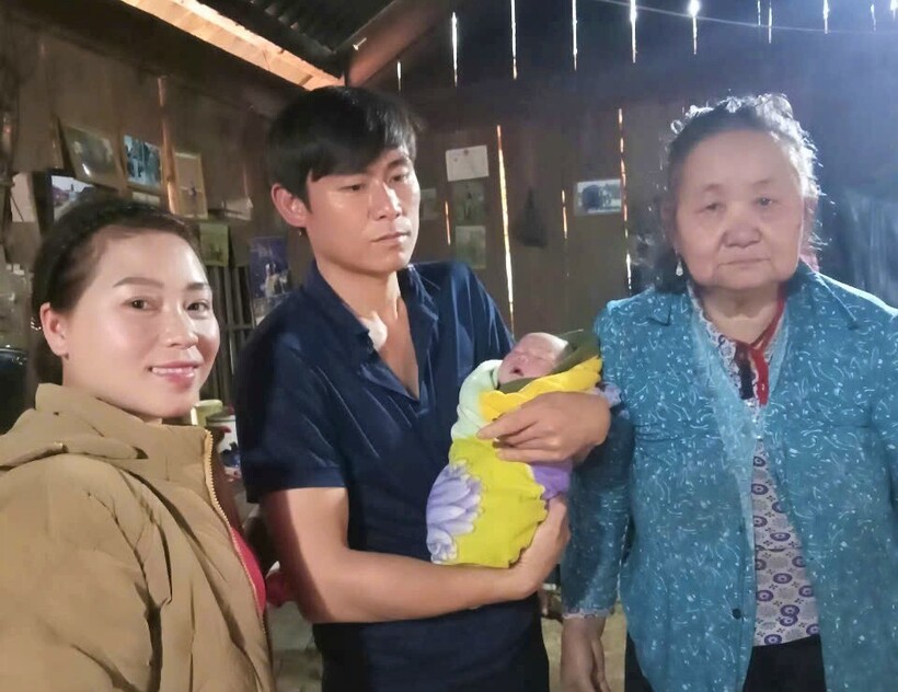 Hiện, sức khỏe của sản phụ và bé gái đều ổn định. (Ảnh: Dan Việt)
